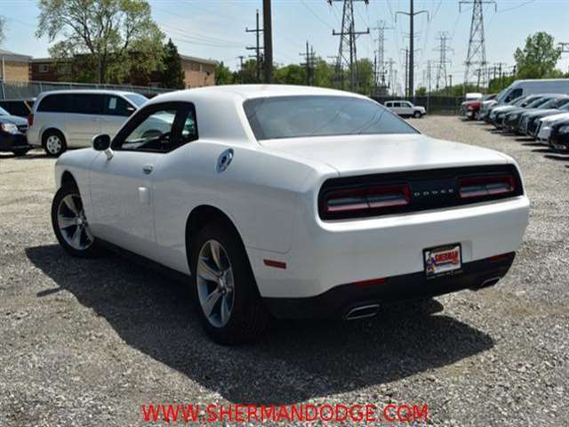 2017 Dodge Challenger SXT 2dr Coupe